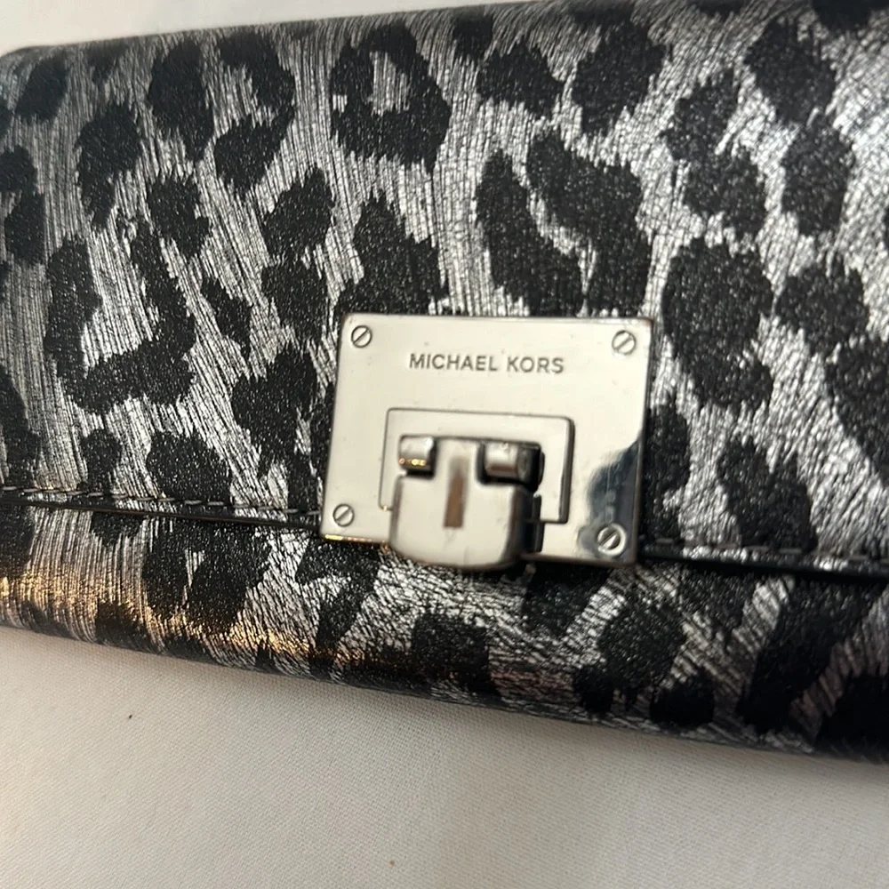 Michael Kors Tina Silver Leopard Carryall Clutch Wallet - Picture 3 of 9